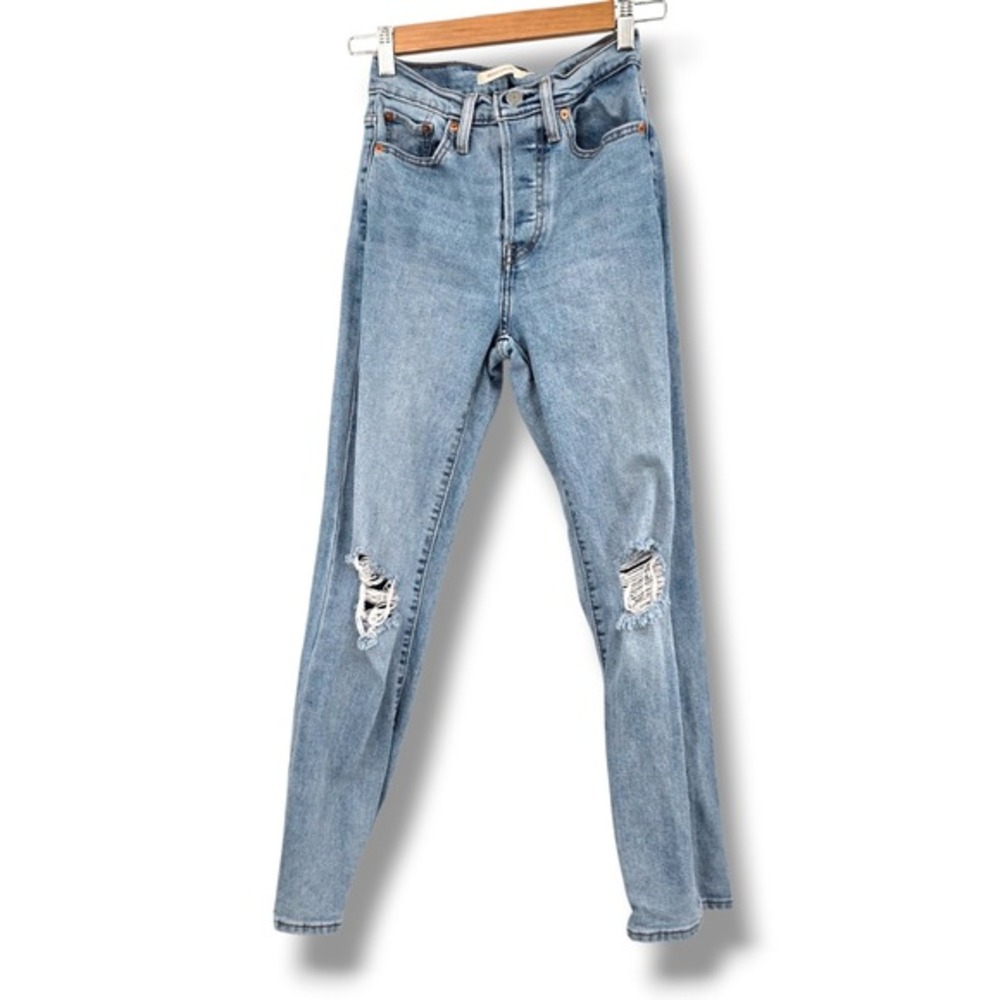 Levi Strauss Wedgie Straight Jeans Women Size 24 Light Wash Ripped‎ Distressed
